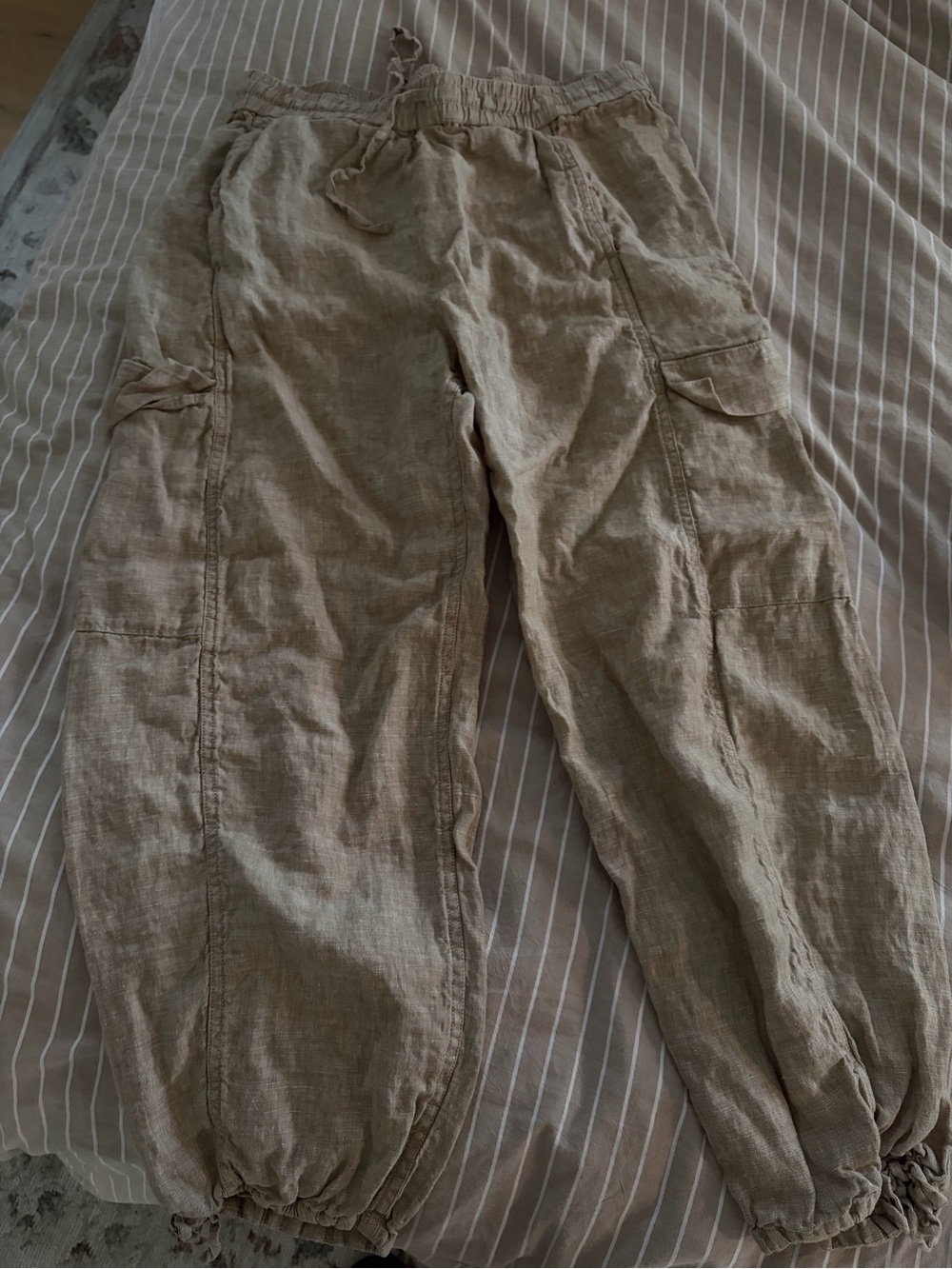 Everlane Light Beige Cargo Joggers